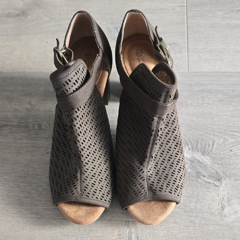 Giani Bernini Dark Brown Perforated Heels